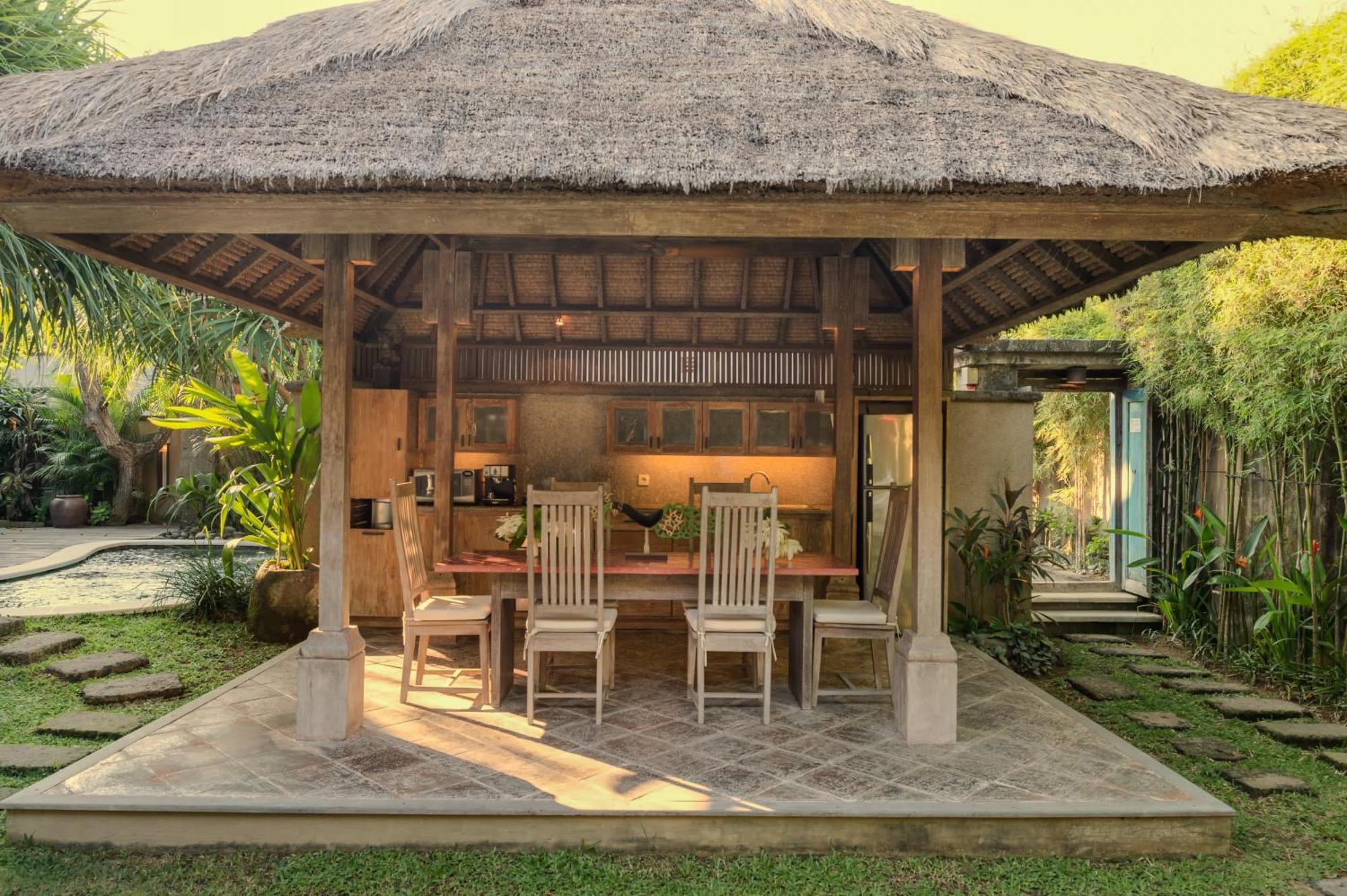 Villa Tirta Naga Bali Семиньяк Экстерьер фото